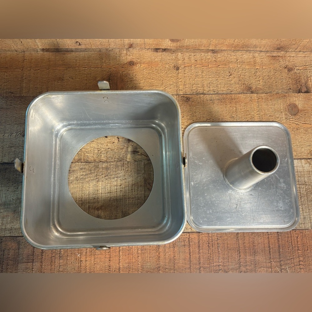 Vintage Mirro Square Aluminum 2 pc Angel Food Bunt Cake Pan 9" x 9" x 4" - Picture 3 of 8